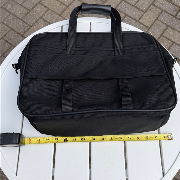 Vintage Black Messenger bag by Hartmann. Good used condition and ready to travel - Picture 6 of 9